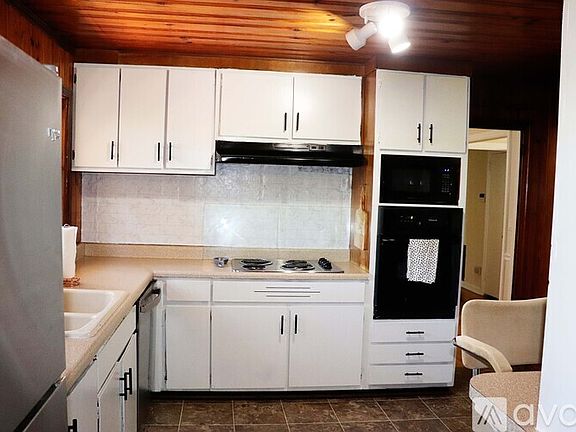 2nd image of 2739 Gwinnett Dr