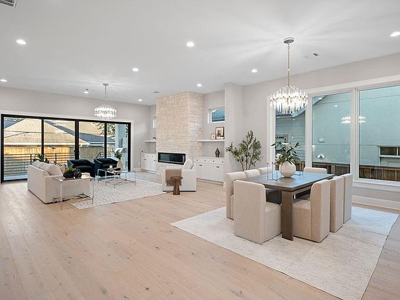 3rd image of 2046 Macarthur St
