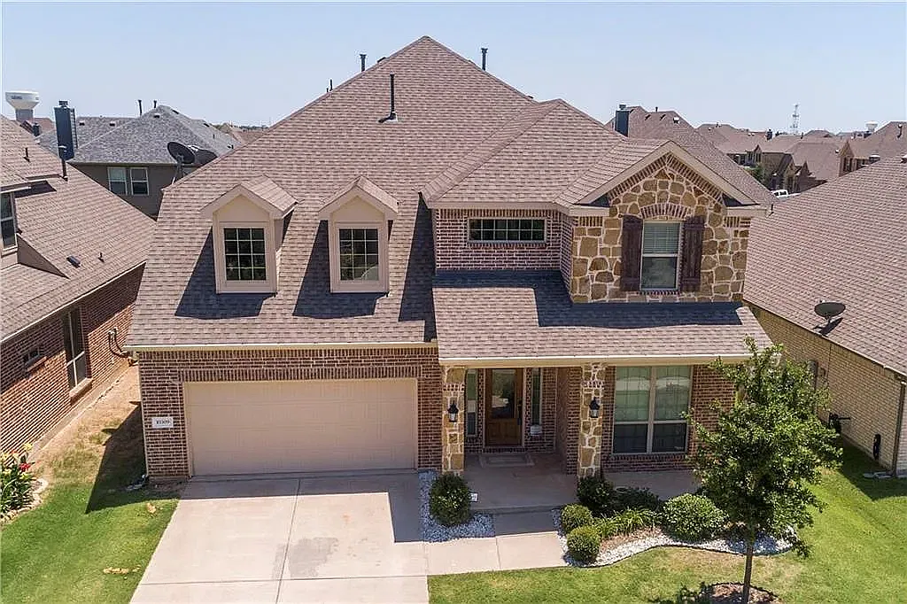 4 bed, 3.5 bath, 3725 sqft, $3,100 — Photo 1