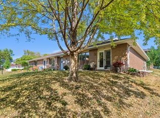 1124 49th St UNIT 2, West Des Moines, IA 50266