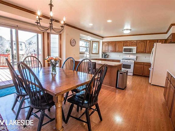 3rd image of 21451 Carlton Dr