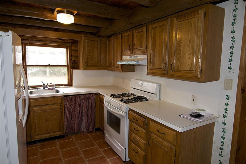3rd image of 1244 WHITESIDES Road