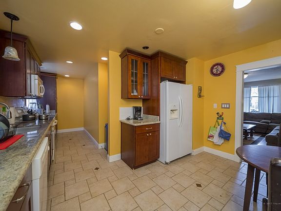 5th image of 107 21st Ave E Unit D