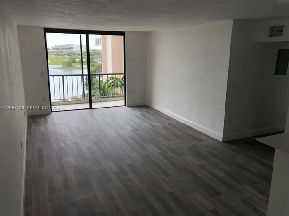 9682 Fontainebleau Blvd, Miami, FL