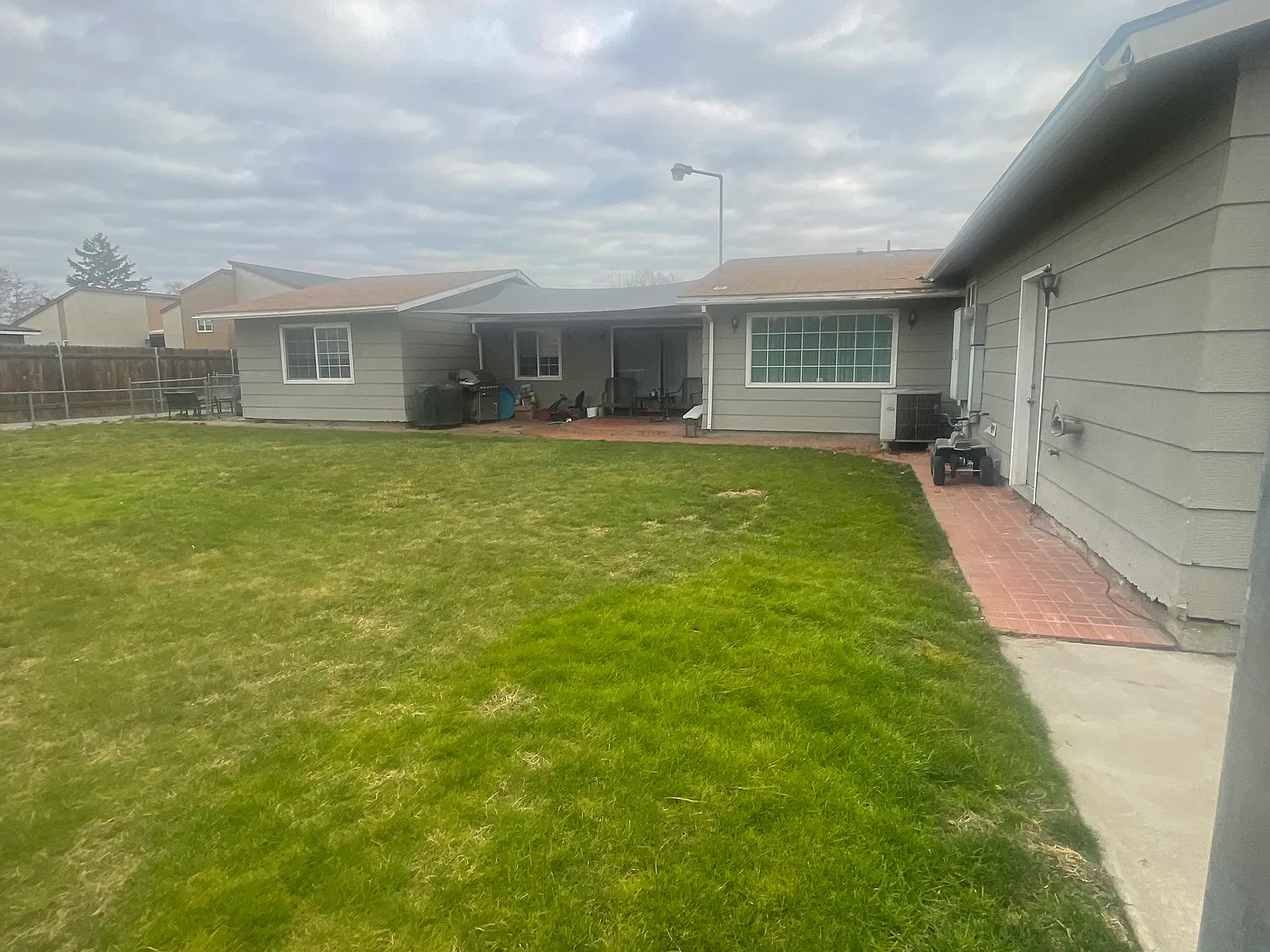 5 bed, 2348 sqft, $3,200 — Photo 2