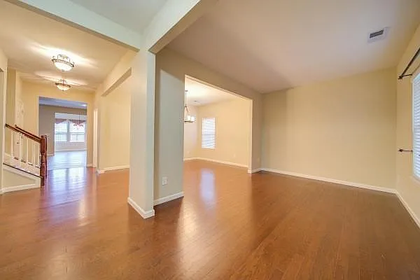 100 Sophie Ct — Photo 3
