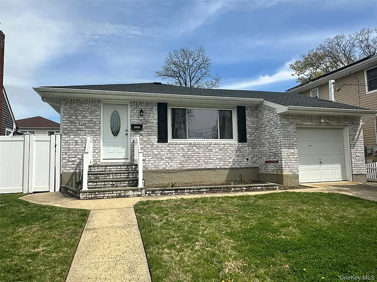 1741 Warren Pl — Photo 1