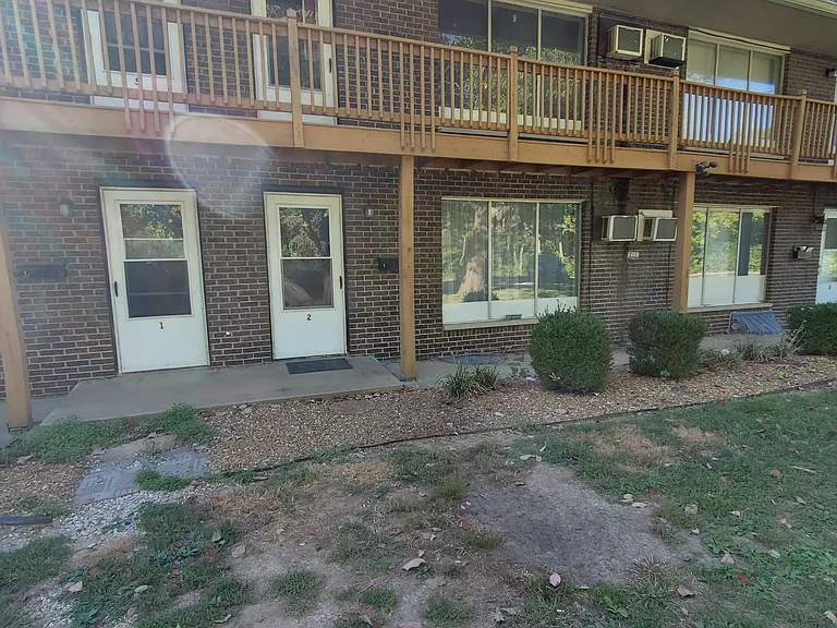 250 Rayburn Dr #2 — Photo 8
