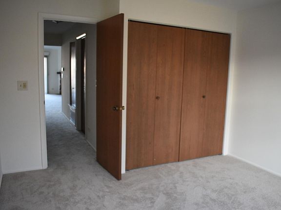 5th image of 602 Fairbanks Ct Unit V2