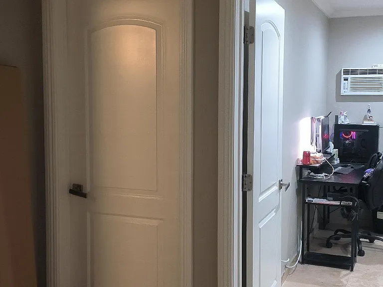1619 Colby Ave #4 — Photo 17