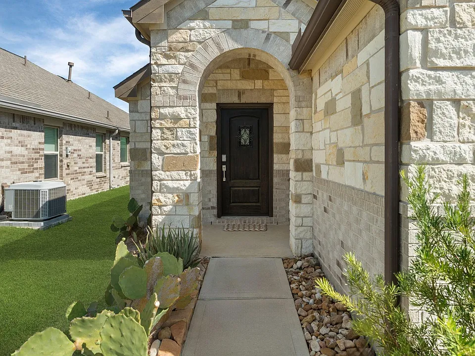 25702 Bottlebrush Sedge St