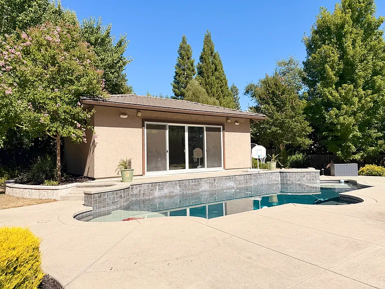 3474 Castle Creek Ct — Photo 37