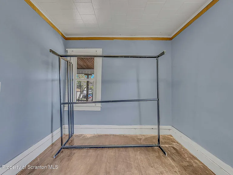 1019 S Webster Ave — Photo 18