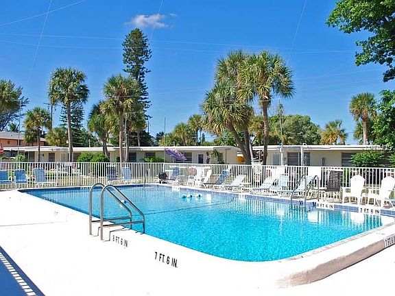 4th image of 1385 Gulf Blvd APT 3