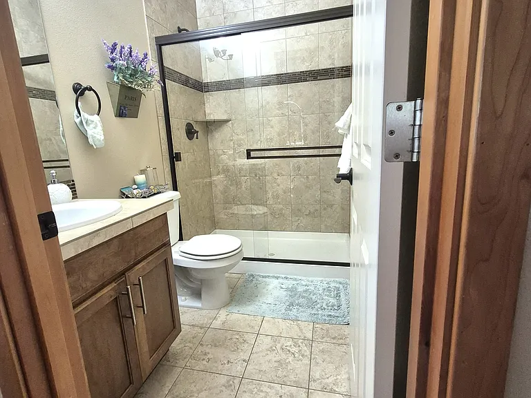 1st floor 3/4 bath