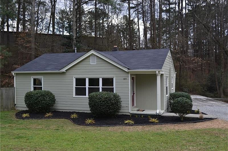 Beautiful Large Front yard