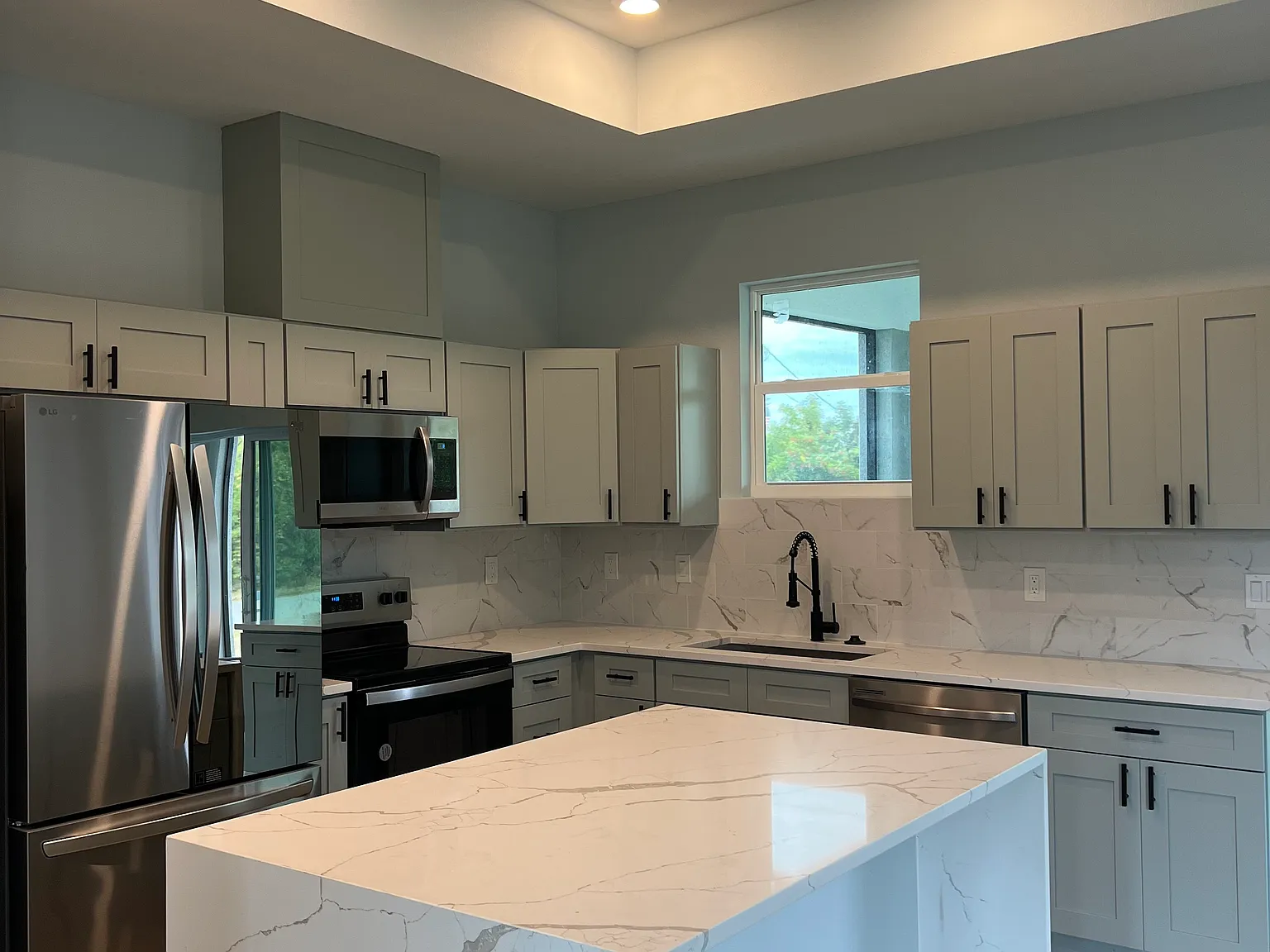 3 bed, 1300 sqft, $2,500 — Photo 2