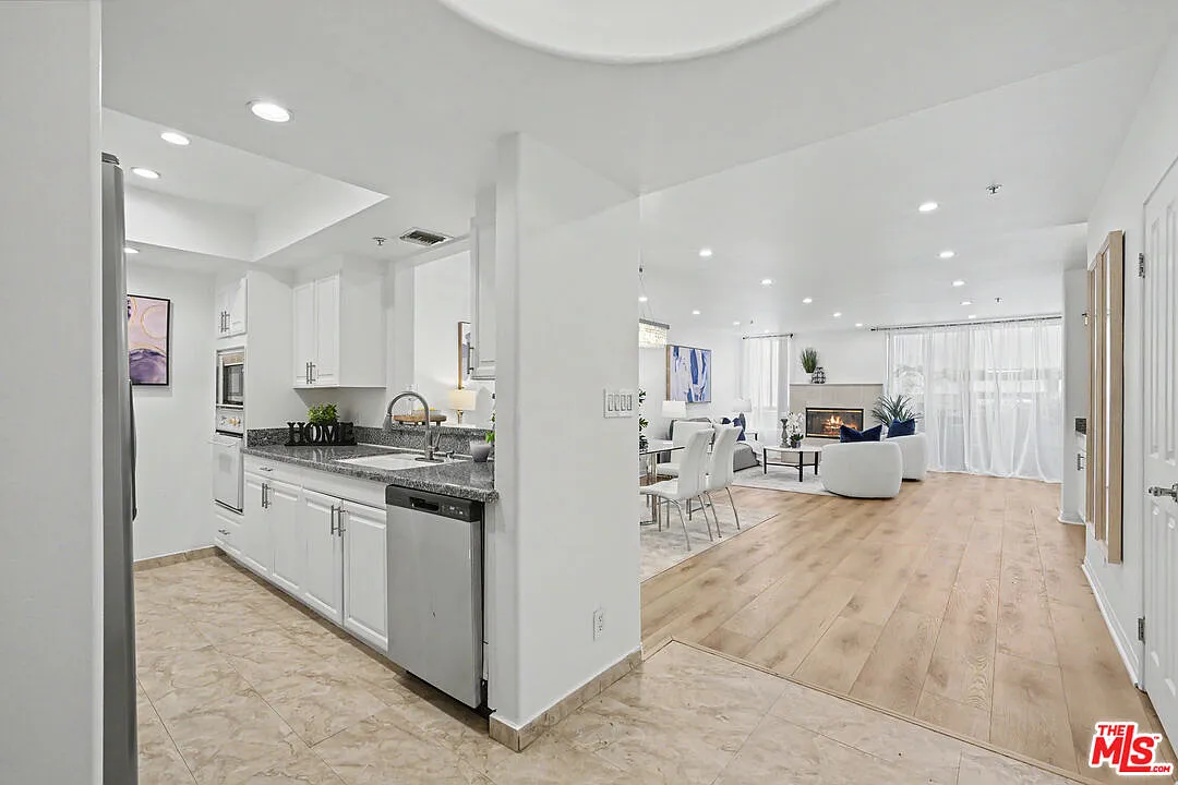 2 bed, 3.0 bath, 1520 sqft, $3,895 — Photo 2