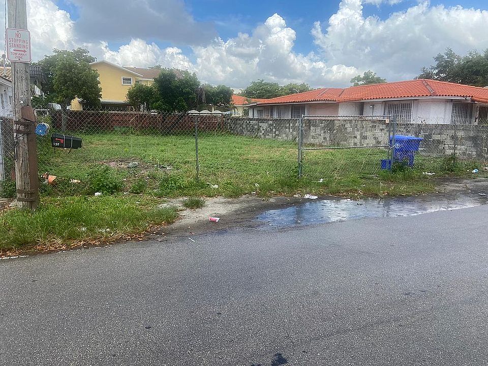 2nd image of 732 NW 22nd Pl