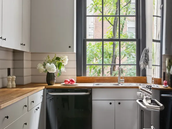 264 Lexington Avenue image 7 of 12