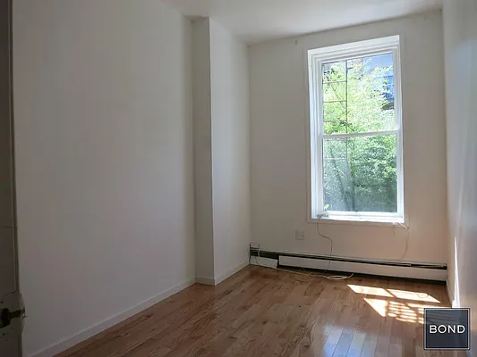 Rented by Bond New York | media 23