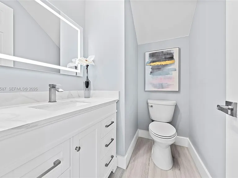 18742 SW 55th St — Photo 37
