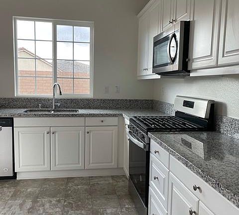 3rd image of 3338 Myrtle Dr