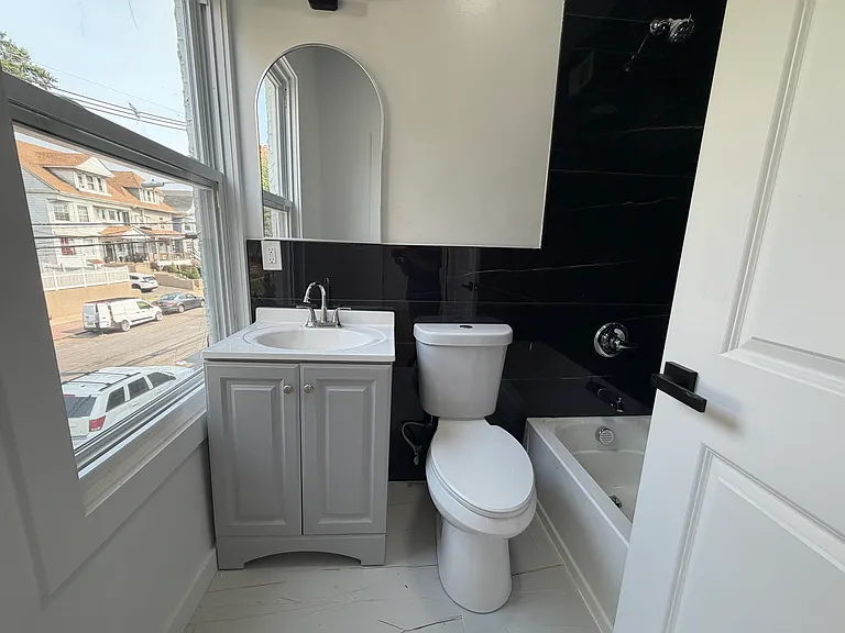 181 Woodside Ave #2F — Photo 7