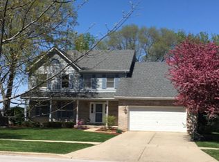 1211 Danforth Dr, Batavia, IL 60510