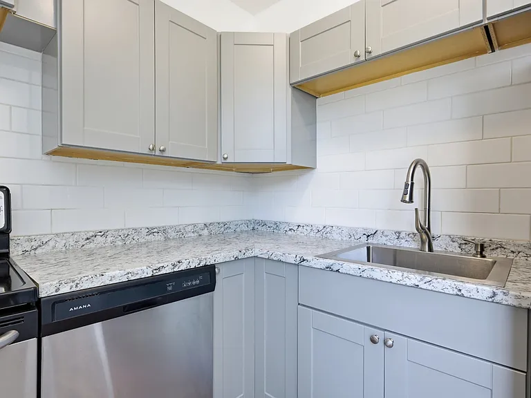 401 Rose St #2 — Photo 9