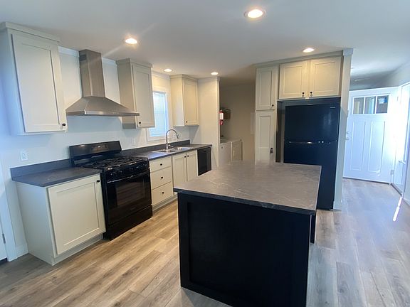 3rd image of 9707 Sherwood #192