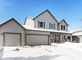 816 Columbine Dr, Elgin, IL 60124