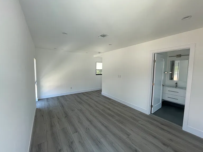 2527 Hermosa Ave #3/4 — Photo 15