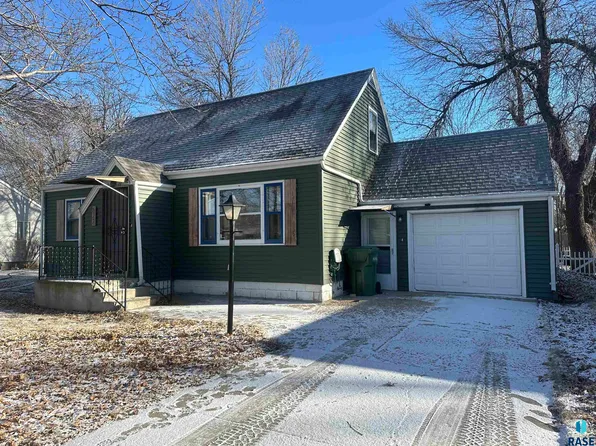 622 S Walnut St, Freeman, SD 57029