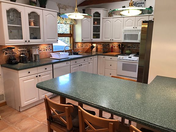 3rd image of 17 Malden Ct Floor 2