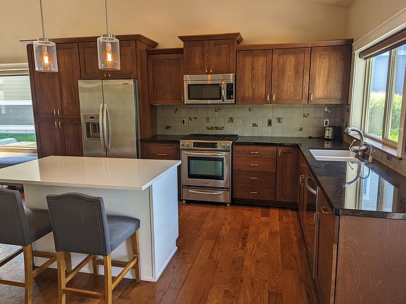 4483 W Woodhaven Loop - Kitchen With Stainless Appliances_06072022