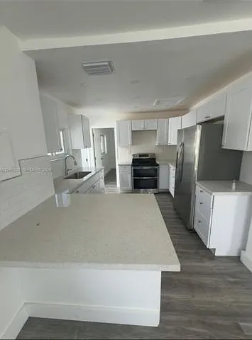 2 bed, 1.0 bath, 1567 sqft, $2,800 — Photo 2