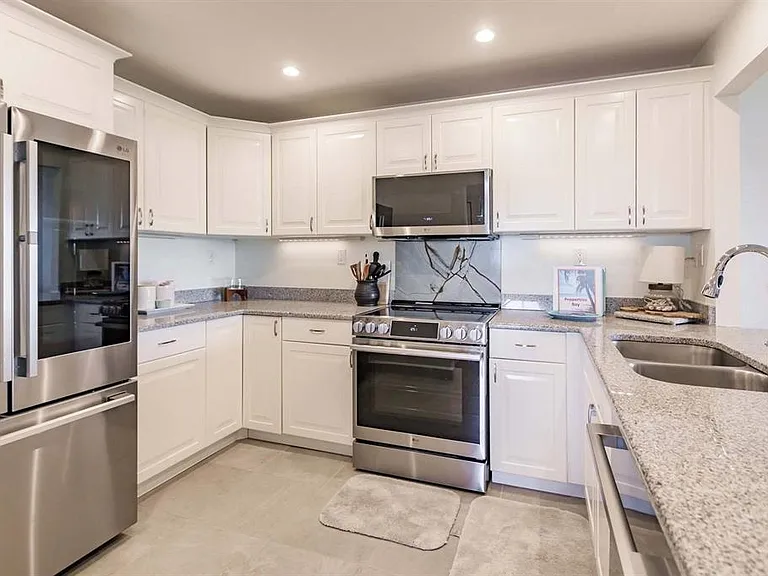 1125 W Peppertree Dr #407 — Photo 8