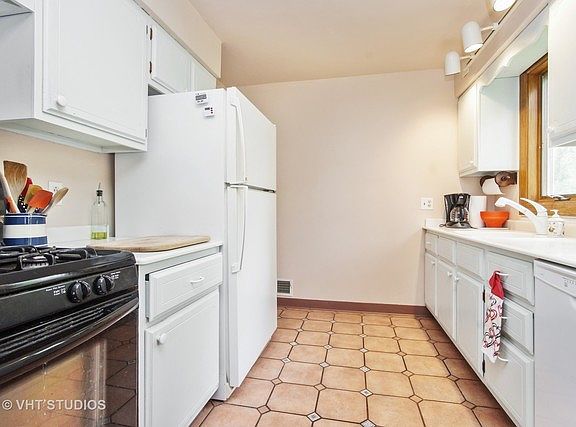3rd image of 23W450 Bryn Mawr Ave