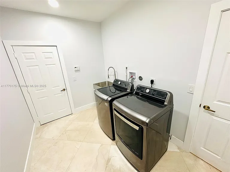 1832 Monte Carlo Way — Photo 16