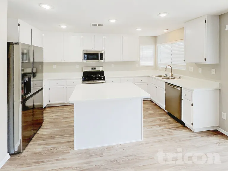 3144 McLennan Ave — Photo 5
