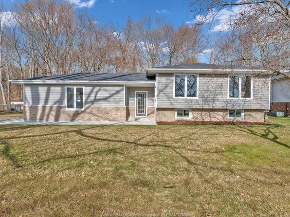 332 Heritage Rd, Kingsville, ON N9Y 3G2