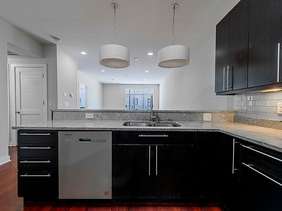 4th image of 1162 W Hubbard St APT 203