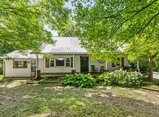 1370 Deal Rd, Burns, TN 37029