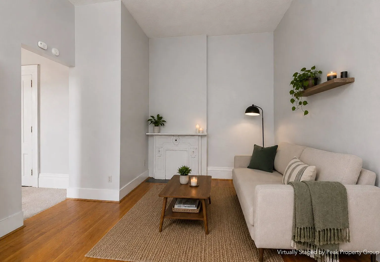 3 bed, 1.0 bath, 800 sqft, $1,775 — Photo 2