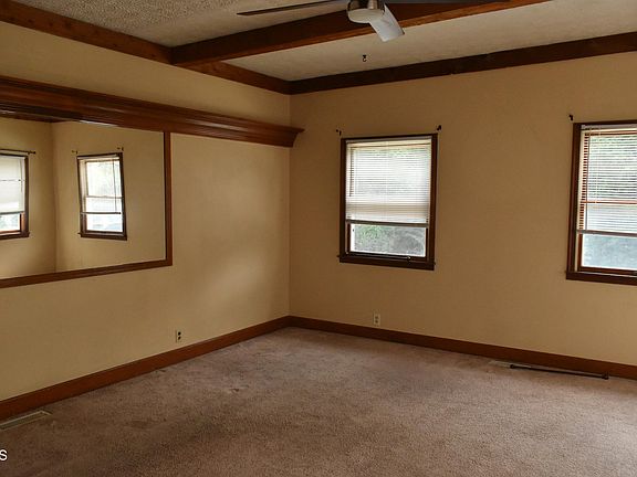 3rd image of 3911 Leslie Ave