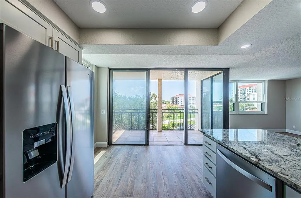 2 bed, 2.0 bath, 1055 sqft, $2,850 — Photo 4