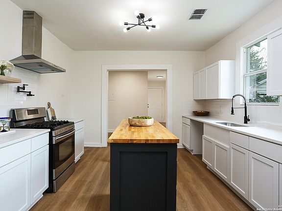 3rd image of 618 Canton
