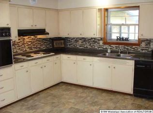 9570 Stuart St, Olive Branch, MS 38654