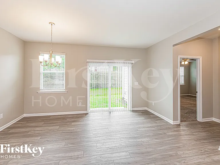 1508 Underbrush Dr — Photo 2